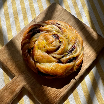 Blueberry & lemon bun