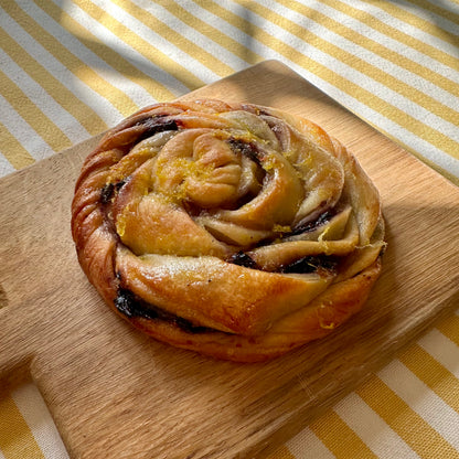 Blueberry & lemon bun