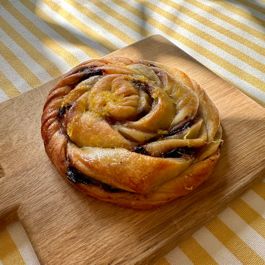 Blueberry & lemon bun