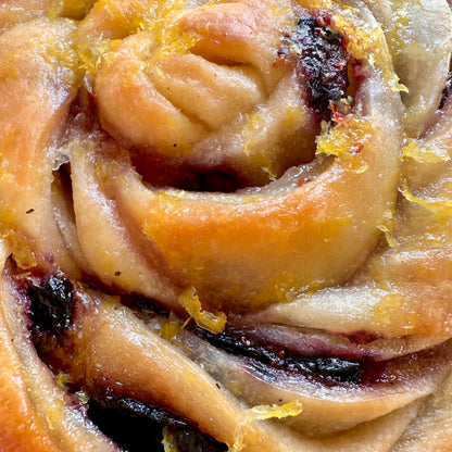 Blueberry & lemon bun