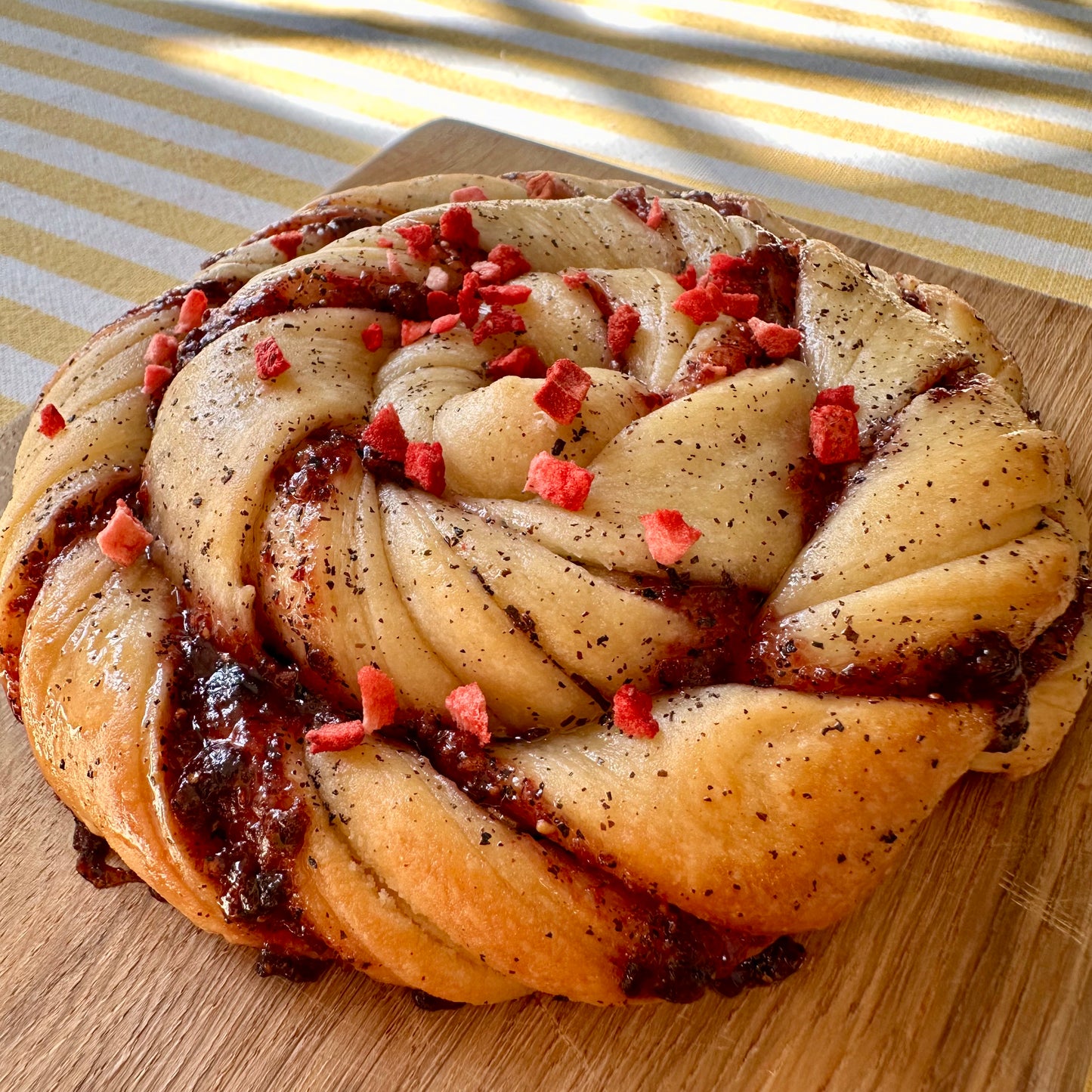 Strawberry & earl grey bun