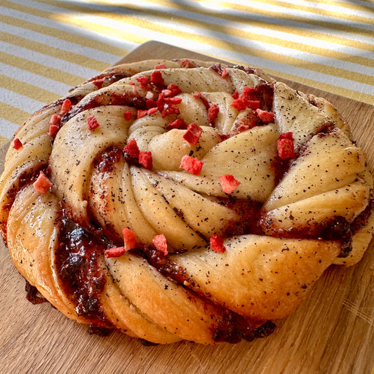 Strawberry & earl grey bun