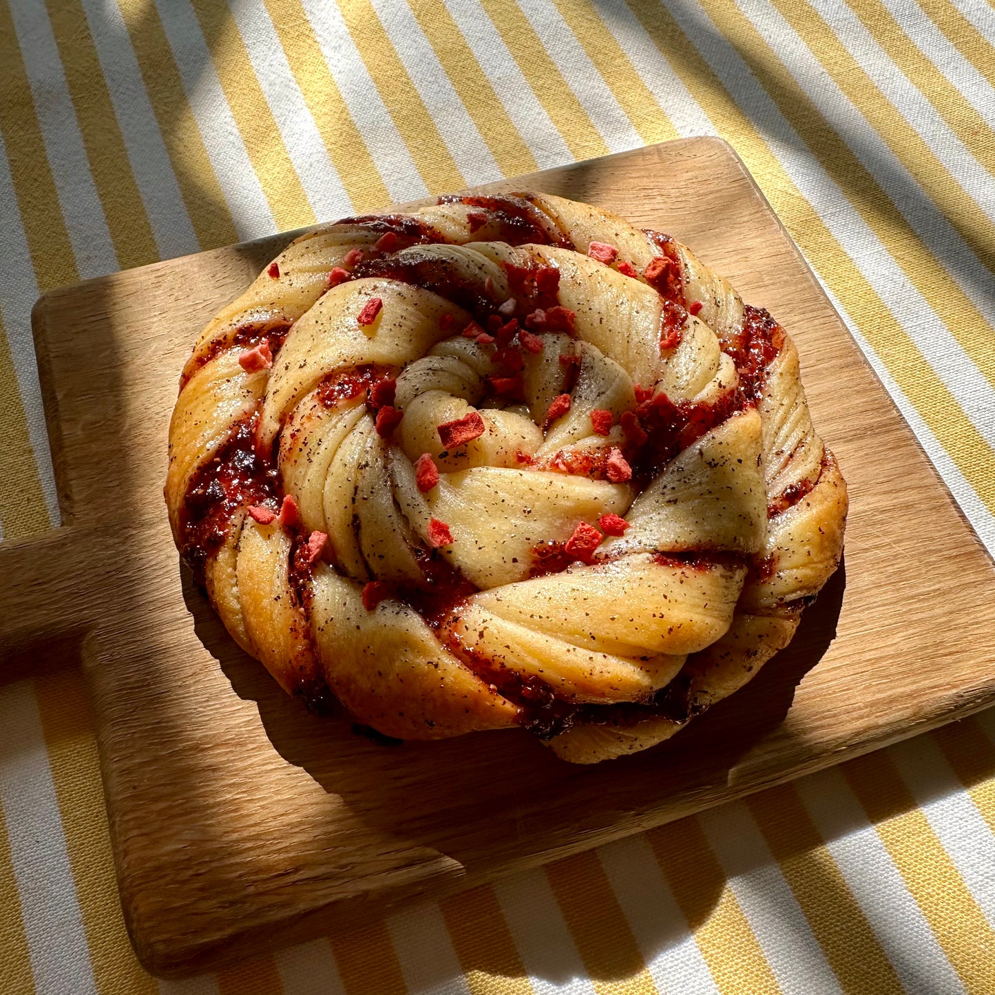 Strawberry & earl grey bun